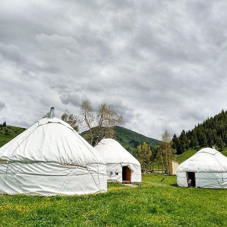 Jyrgalan Yurt Lodge Екстериор снимка